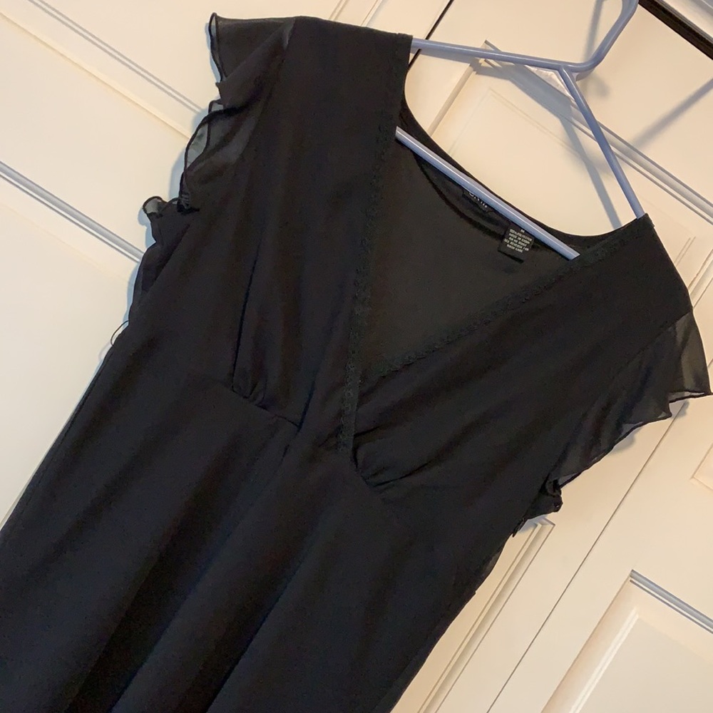 GNW Black deep Ve-neck dress sz M sheer flutter short sleeve lined below knee